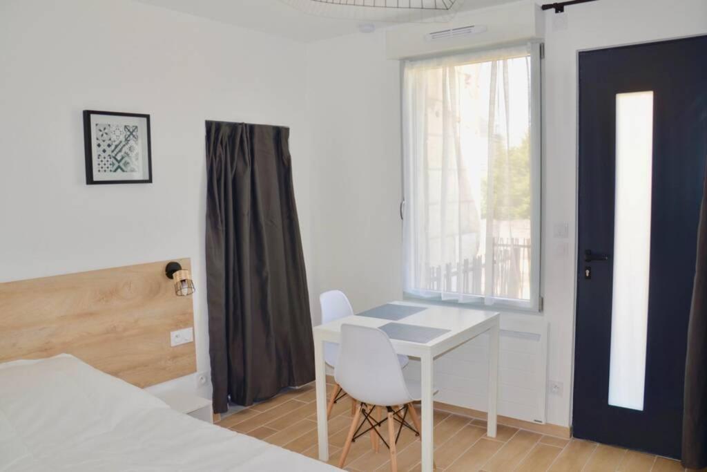 Superbe Studio Idealement Situe ! Avoine Bagian luar foto