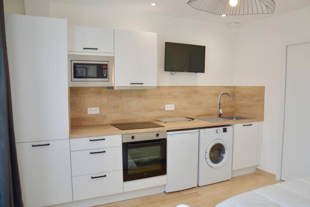 Superbe Studio Idealement Situe ! Avoine Bagian luar foto